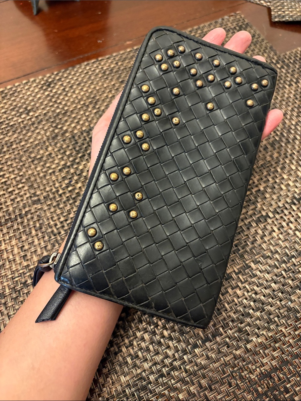 Bottega Veneta black Intrecciato zippy wallet with gold studs in excellent cond. - Picture 2 of 5